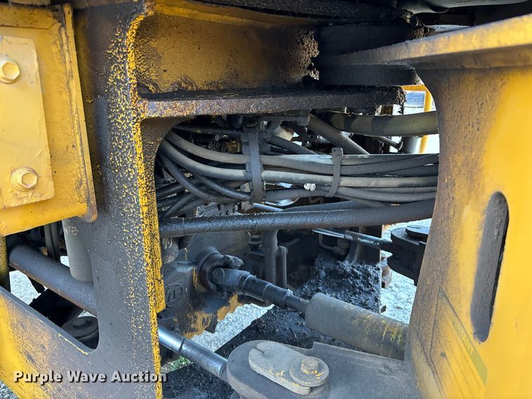 image for item EE4216 2005 John Deere 444J wheel loader