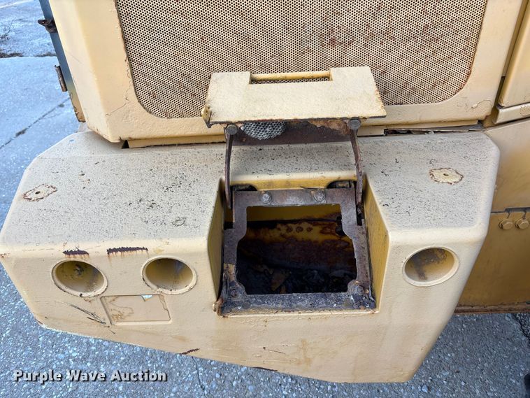 image for item EE4216 2005 John Deere 444J wheel loader