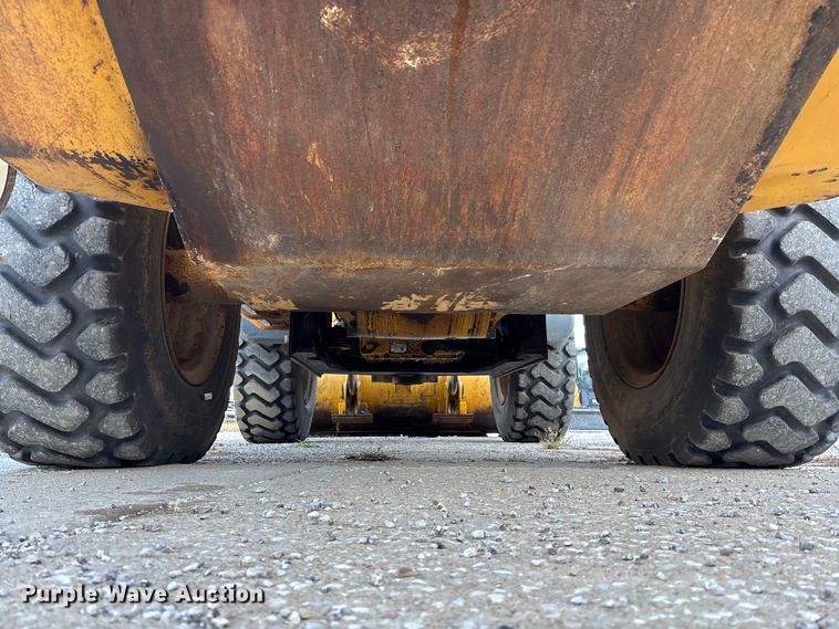 image for item EE4216 2005 John Deere 444J wheel loader