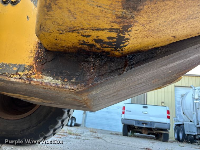 image for item EE4216 2005 John Deere 444J wheel loader