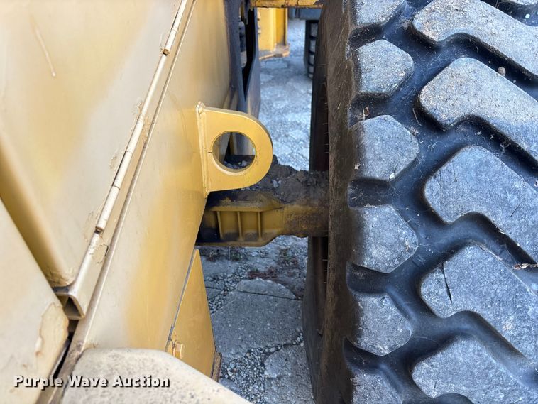 image for item EE4216 2005 John Deere 444J wheel loader