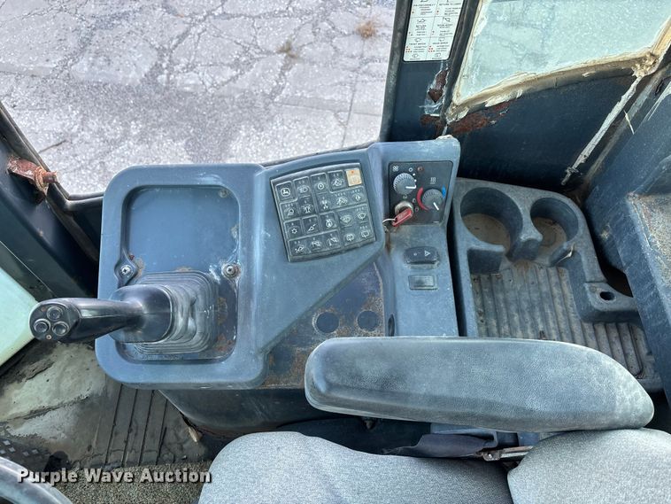 image for item EE4216 2005 John Deere 444J wheel loader