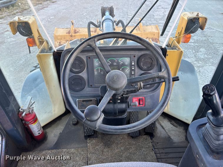 image for item EE4216 2005 John Deere 444J wheel loader