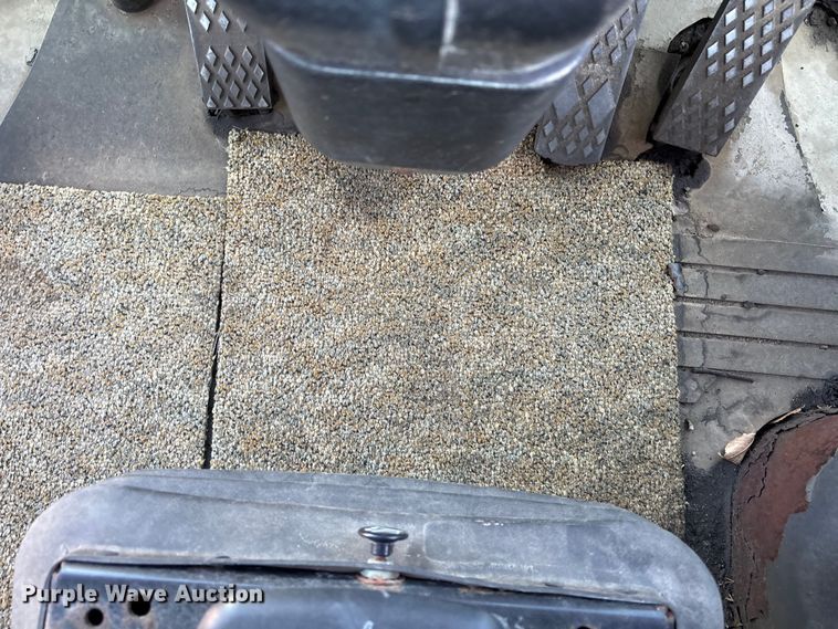 image for item EE4216 2005 John Deere 444J wheel loader