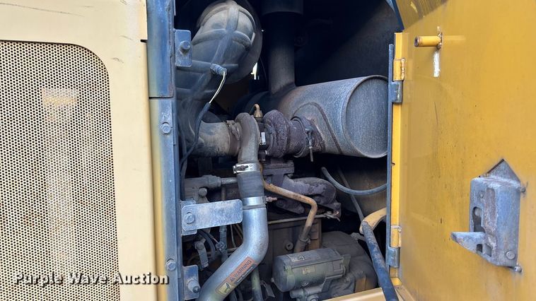 image for item EE4216 2005 John Deere 444J wheel loader