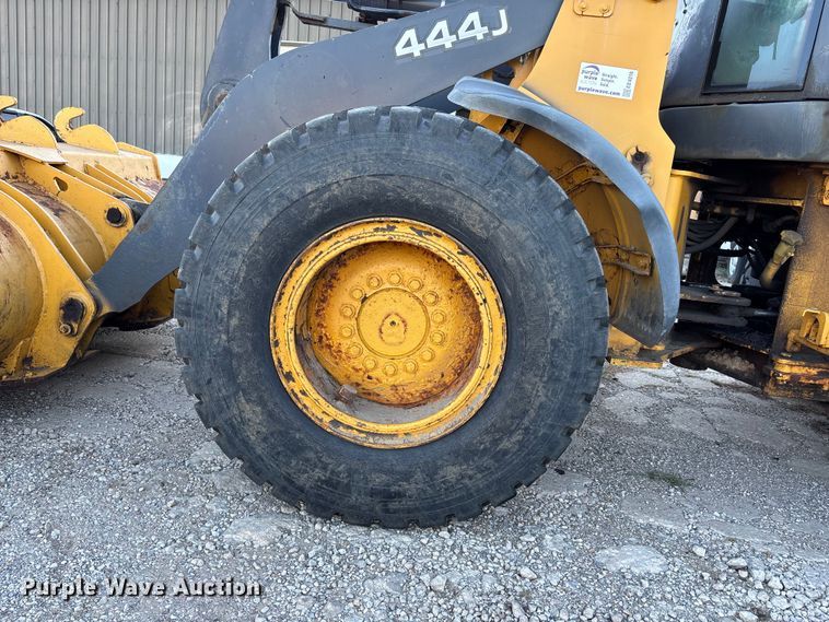 image for item EE4216 2005 John Deere 444J wheel loader