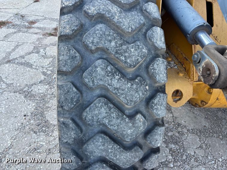 image for item EE4216 2005 John Deere 444J wheel loader