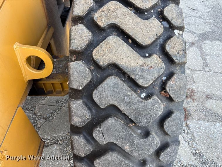 image for item EE4216 2005 John Deere 444J wheel loader