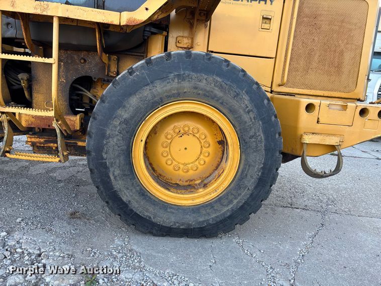 image for item EE4216 2005 John Deere 444J wheel loader