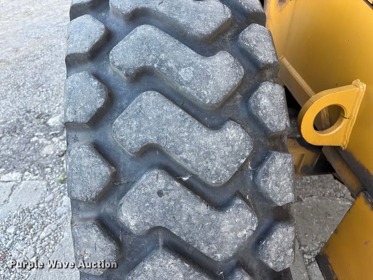 image for item EE4216 2005 John Deere 444J wheel loader