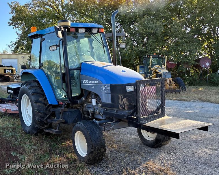 image for item EE4224 New Holland TS 100 tractor