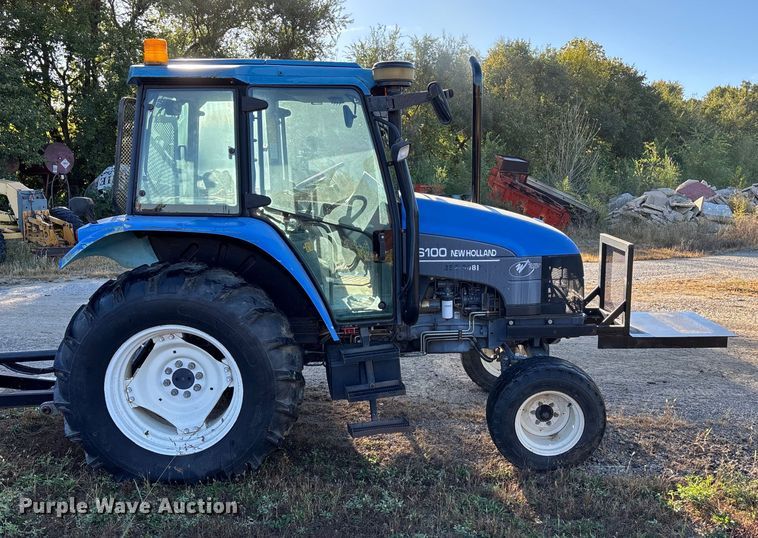 image for item EE4224 New Holland TS 100 tractor