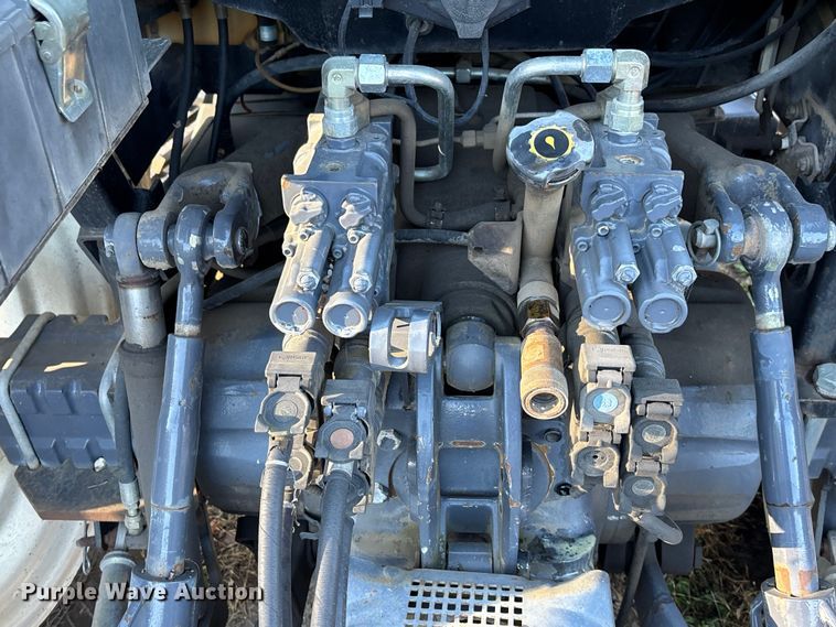 image for item EE4224 New Holland TS 100 tractor