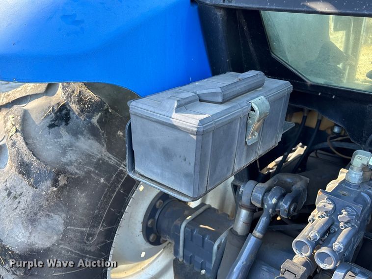 image for item EE4224 New Holland TS 100 tractor