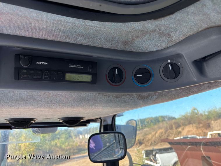 image for item EE4224 New Holland TS 100 tractor