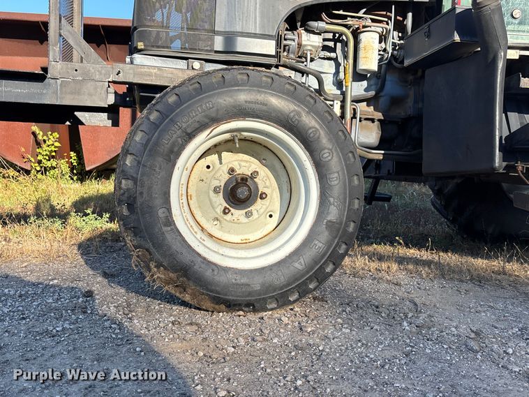 image for item EE4224 New Holland TS 100 tractor