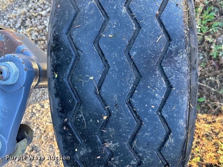 image for item EE4224 New Holland TS 100 tractor