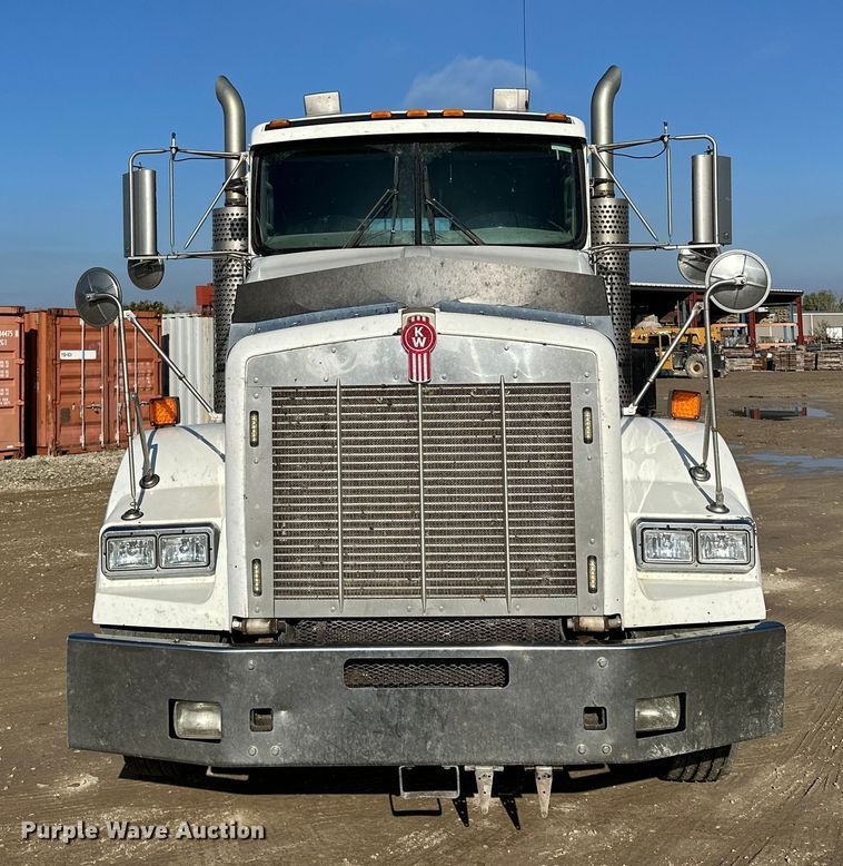 image for item EE4327 2007 Kenworth T800 semi truck