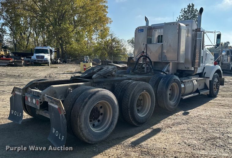 image for item EE4327 2007 Kenworth T800 semi truck