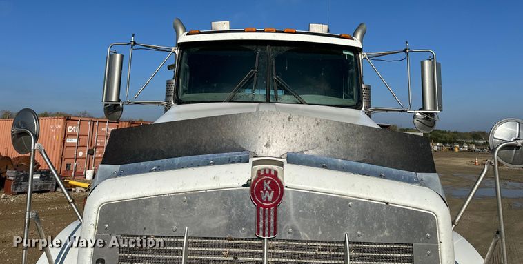 image for item EE4327 2007 Kenworth T800 semi truck