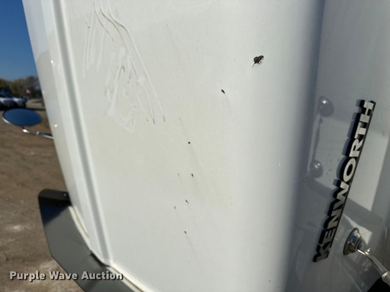 image for item EE4327 2007 Kenworth T800 semi truck