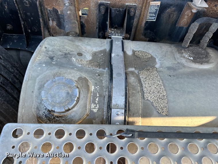 image for item EE4327 2007 Kenworth T800 semi truck