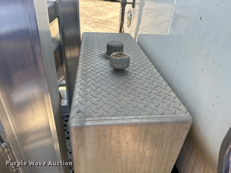 image for item EE4327 2007 Kenworth T800 semi truck