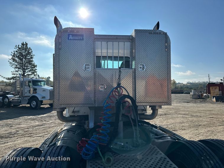 image for item EE4327 2007 Kenworth T800 semi truck