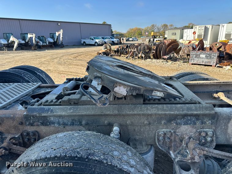 image for item EE4327 2007 Kenworth T800 semi truck