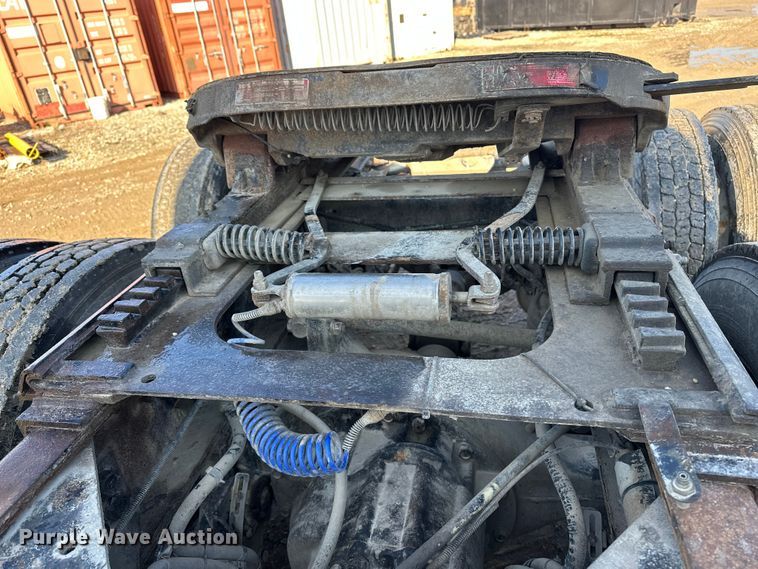 image for item EE4327 2007 Kenworth T800 semi truck