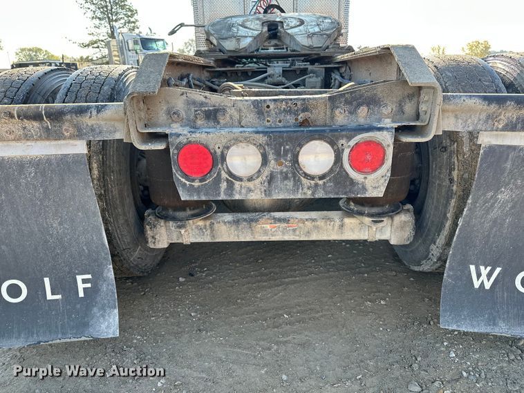 image for item EE4327 2007 Kenworth T800 semi truck