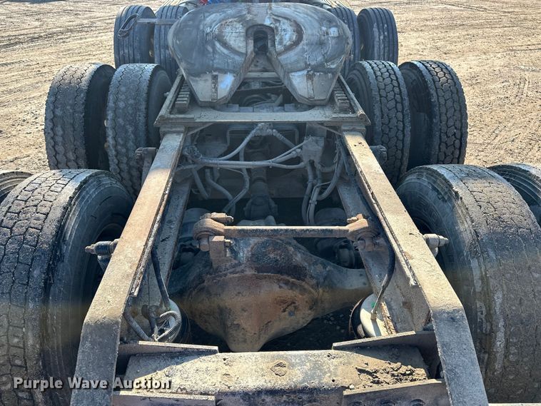 image for item EE4327 2007 Kenworth T800 semi truck