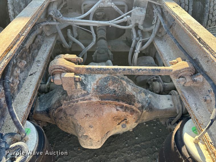 image for item EE4327 2007 Kenworth T800 semi truck