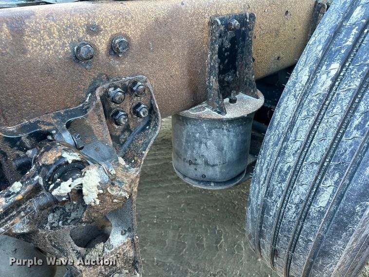 image for item EE4327 2007 Kenworth T800 semi truck