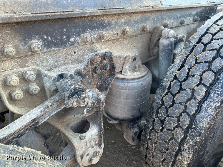 image for item EE4327 2007 Kenworth T800 semi truck