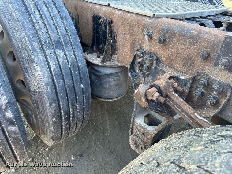 image for item EE4327 2007 Kenworth T800 semi truck