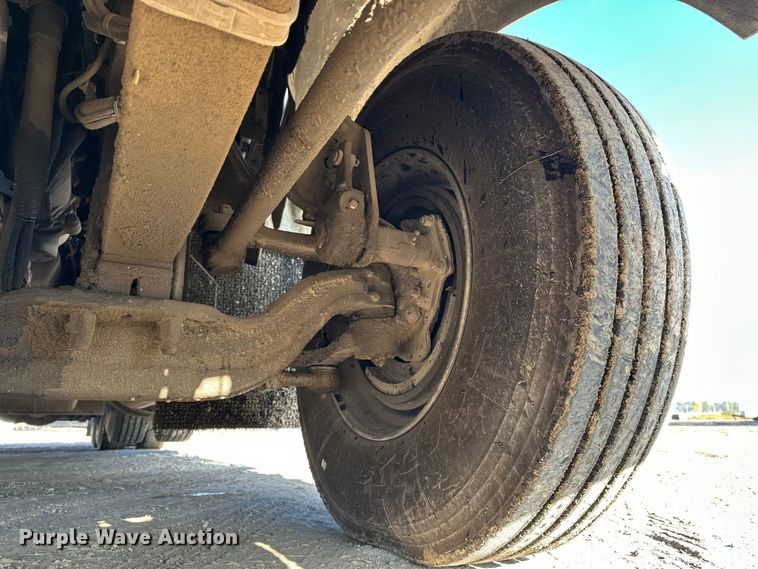 image for item EE4327 2007 Kenworth T800 semi truck