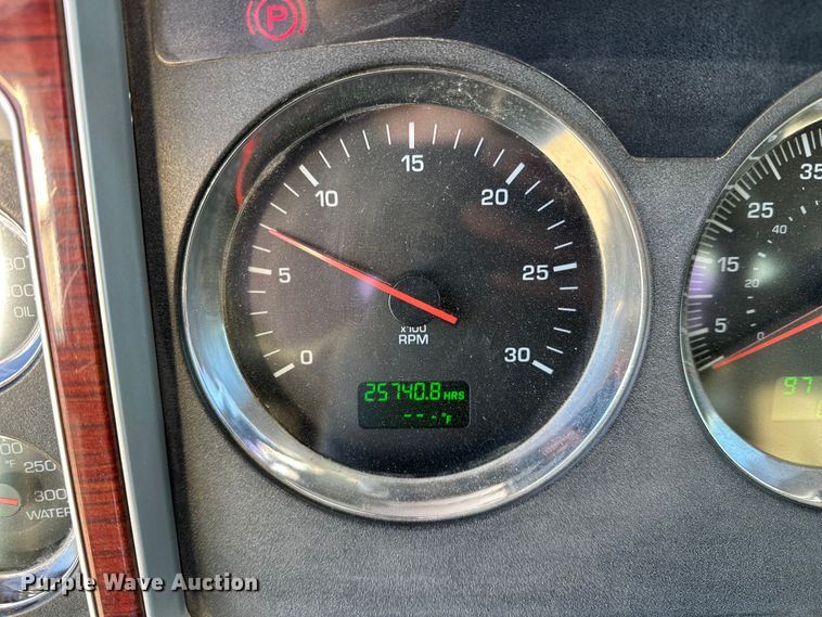 image for item EE4327 2007 Kenworth T800 semi truck