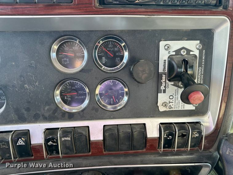 image for item EE4327 2007 Kenworth T800 semi truck