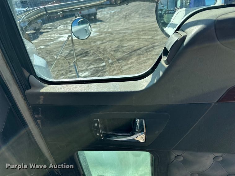 image for item EE4327 2007 Kenworth T800 semi truck