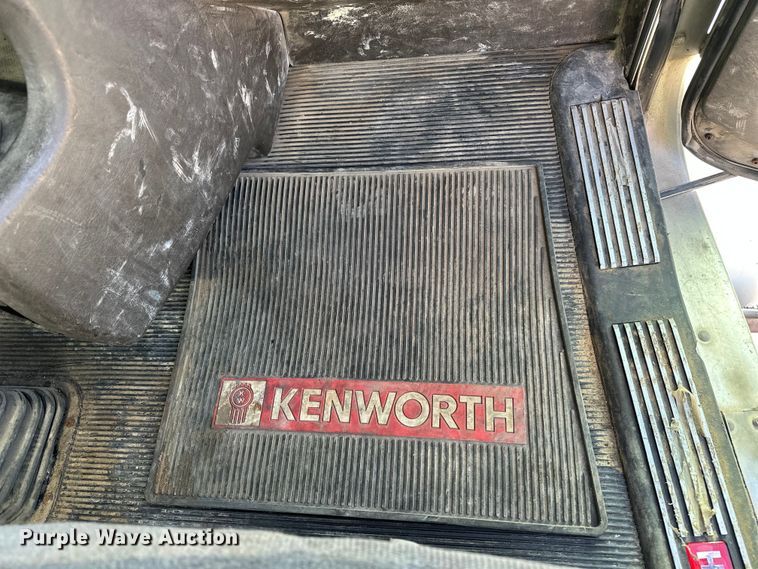 image for item EE4327 2007 Kenworth T800 semi truck