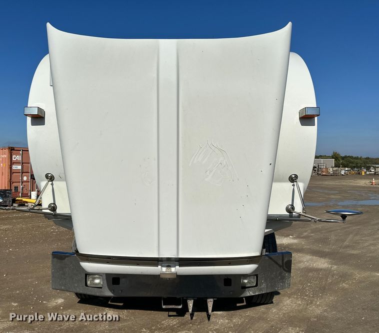 image for item EE4327 2007 Kenworth T800 semi truck