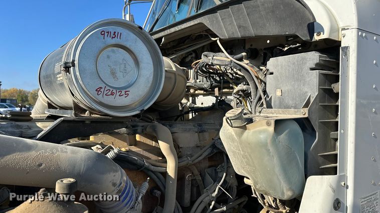 image for item EE4327 2007 Kenworth T800 semi truck