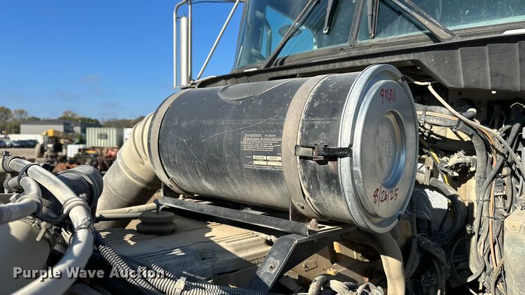 image for item EE4327 2007 Kenworth T800 semi truck