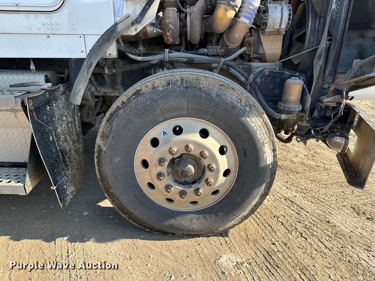 image for item EE4327 2007 Kenworth T800 semi truck