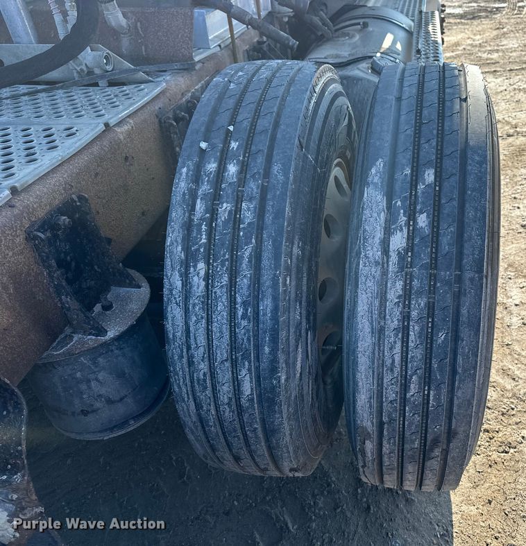 image for item EE4327 2007 Kenworth T800 semi truck