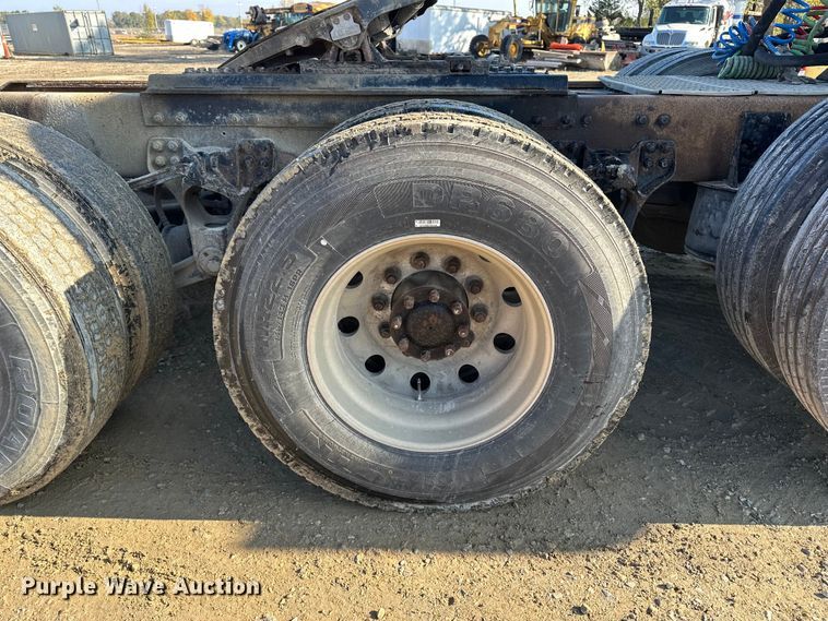 image for item EE4327 2007 Kenworth T800 semi truck