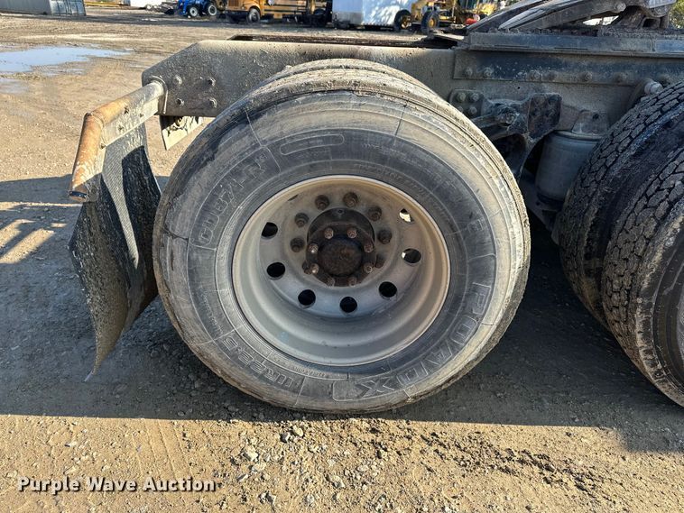 image for item EE4327 2007 Kenworth T800 semi truck