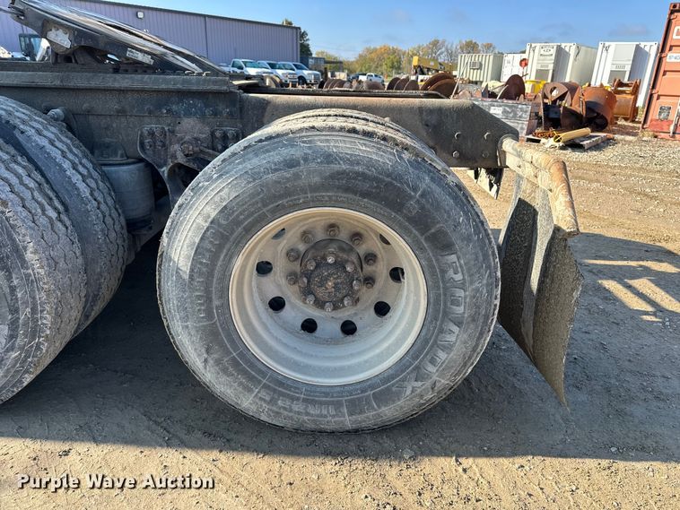 image for item EE4327 2007 Kenworth T800 semi truck