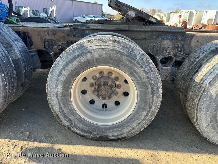 image for item EE4327 2007 Kenworth T800 semi truck